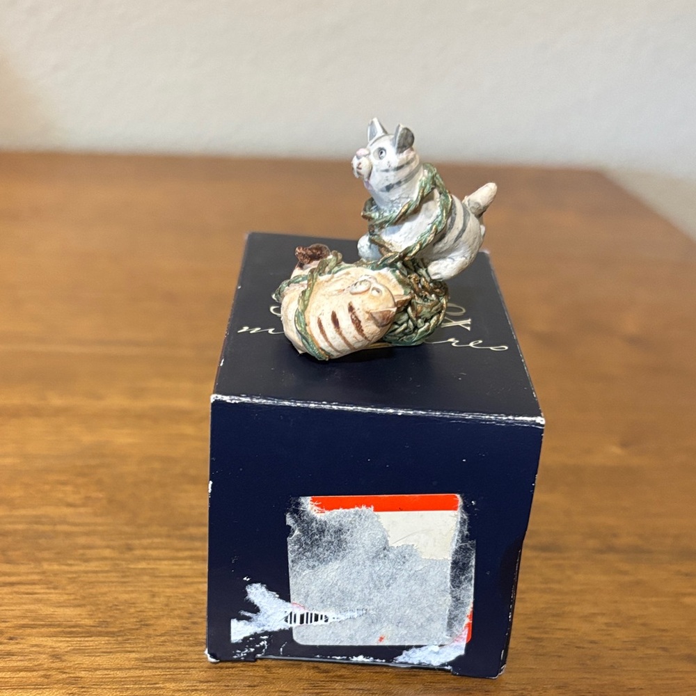 Colourbox Collectibles Peter Fagan’s  Home Sweet Home Mini Cat Figurine Set - Picture 14 of 16